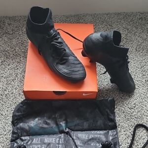 Nike Phantom Luna II Pro Soccer Cleats